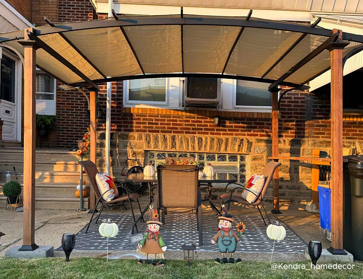 What’s the Difference Between a Pergola and an Arbor?