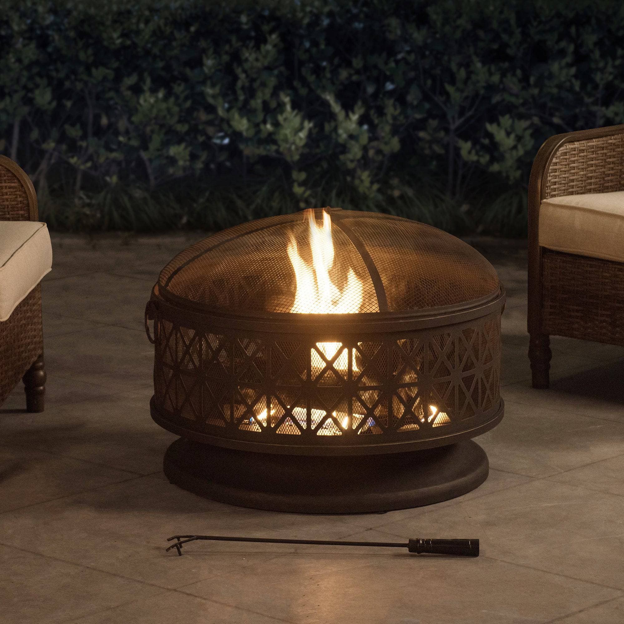 SUNJOY 30 Inch Metal Patio Fire Pit with Spark Screen and Fire Poker.