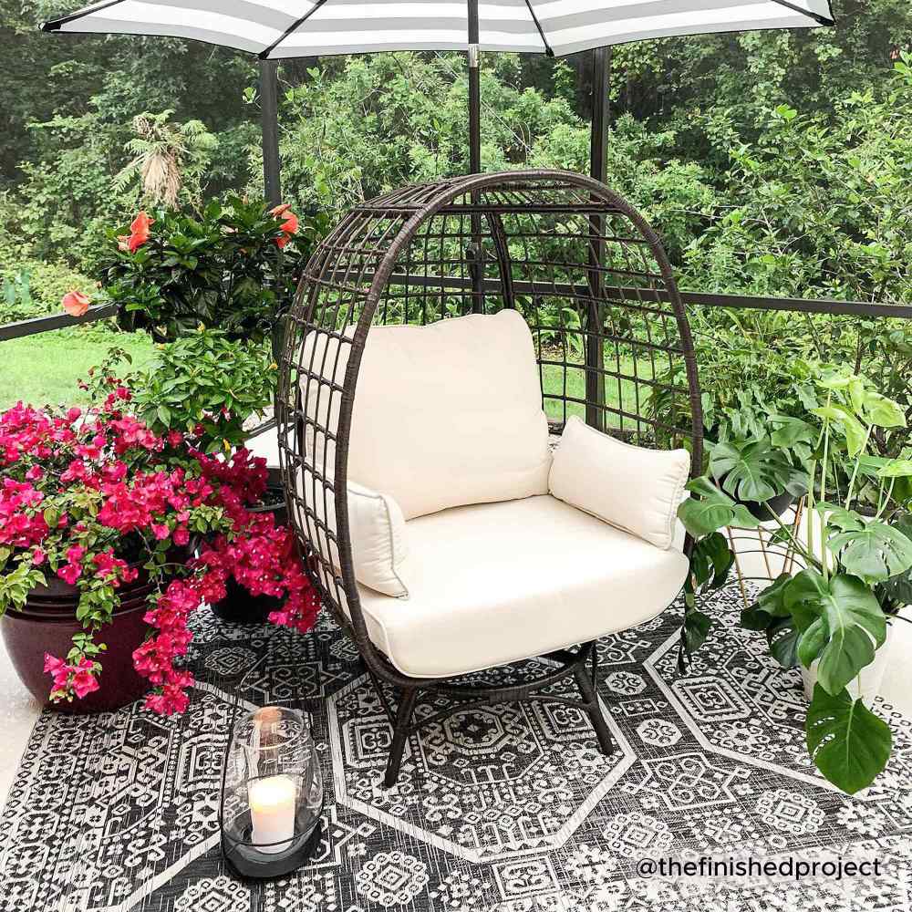SUNJOY Metal Frame Swivel Egg Cuddle Chair with Cushions.
