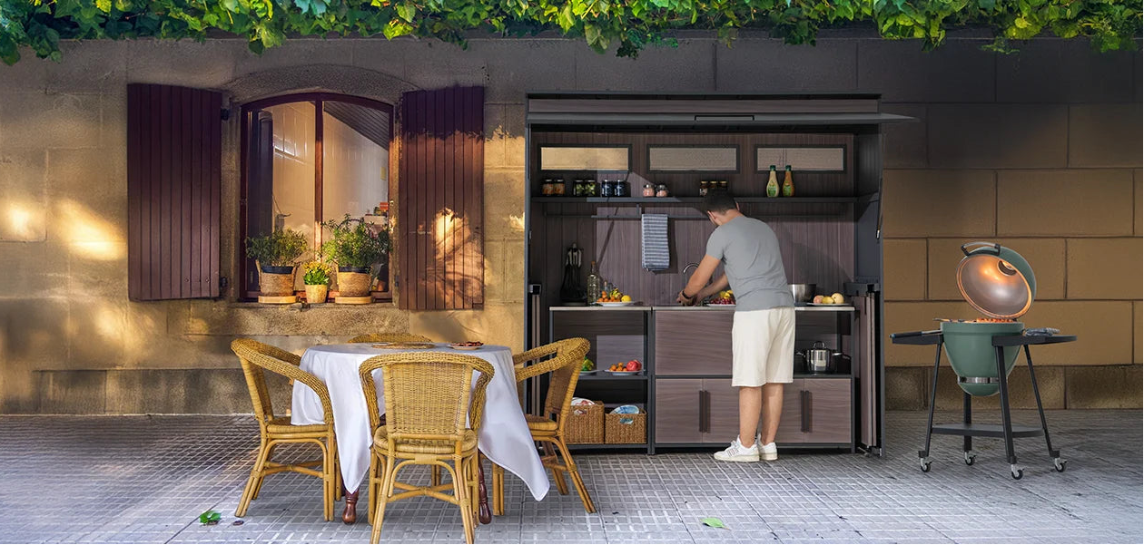 Outdoor Kitchen with Grill for Gathering